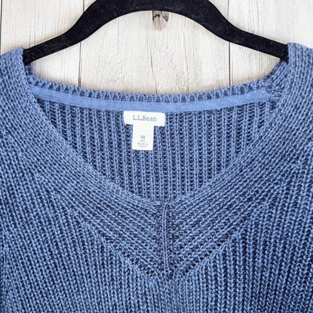 L.L. Bean Women’s 100% Cotton Blue Knit V-Neck Pullover Sweater ~ Size M - Picture 2 of 4